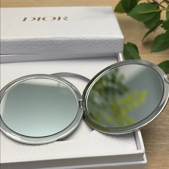 NEW Dior Silver and Black Compact mirror Beauty Set - Picture 4 of 4